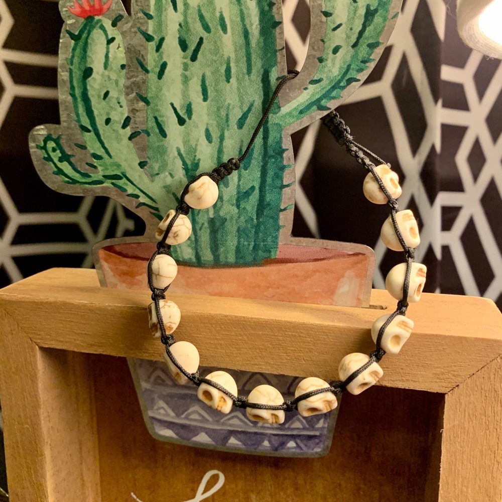 Shell Skull Bracelet - Picture 2 of 4